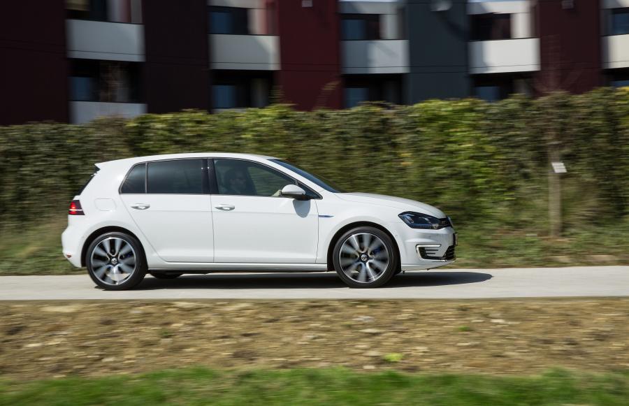  Volkswagen Golf GTE 2015 года  (UK) (фото 5 из 22)